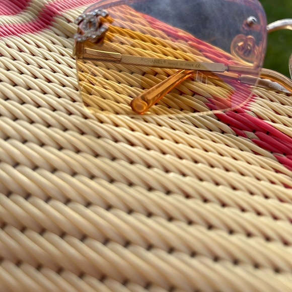 Chanel Vintage Sunglasses with rhinestone CC’s. - Picture 13 of 13